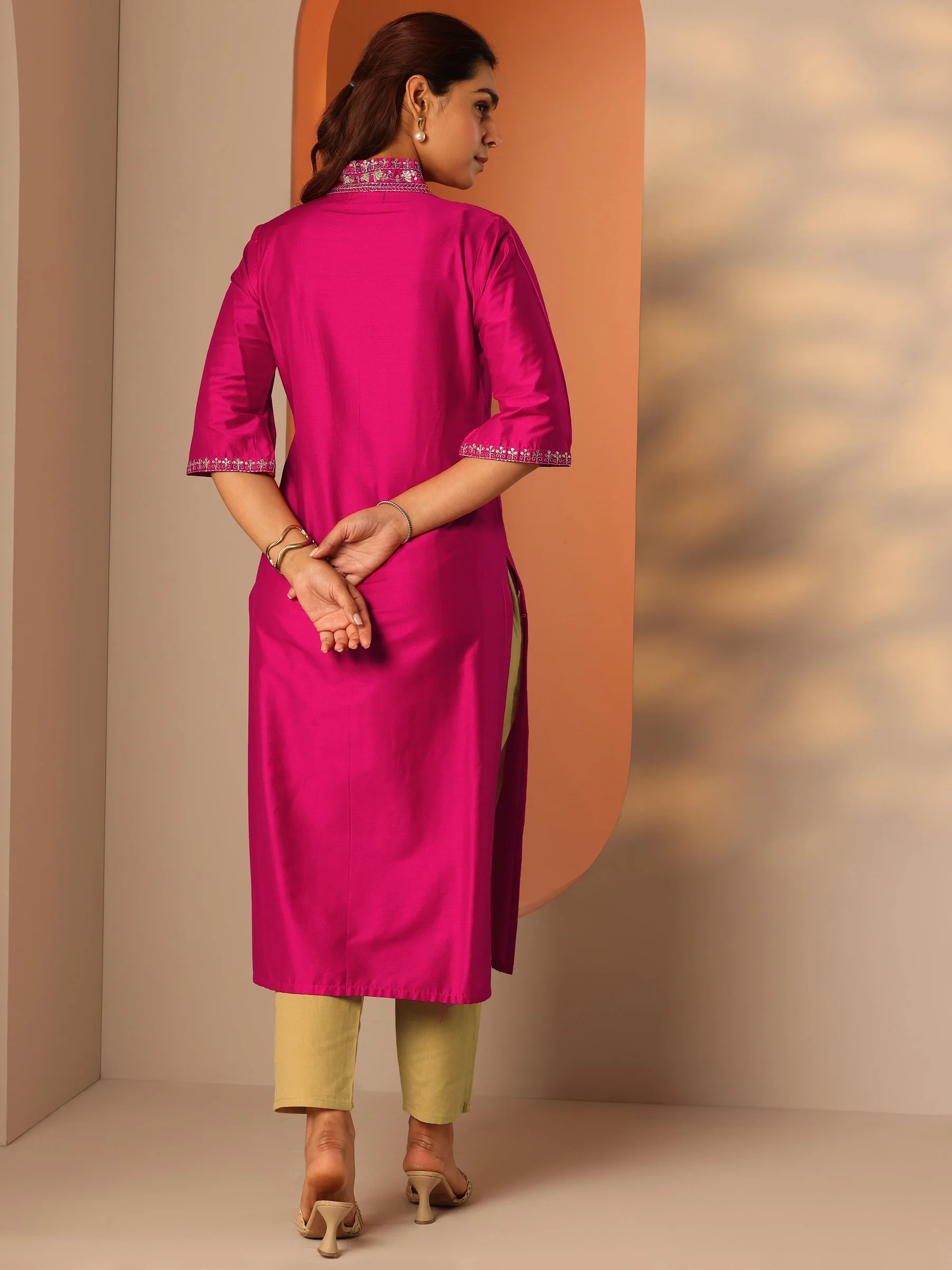 Pink Embellished Silk Blend Straight Kurta - Image 4