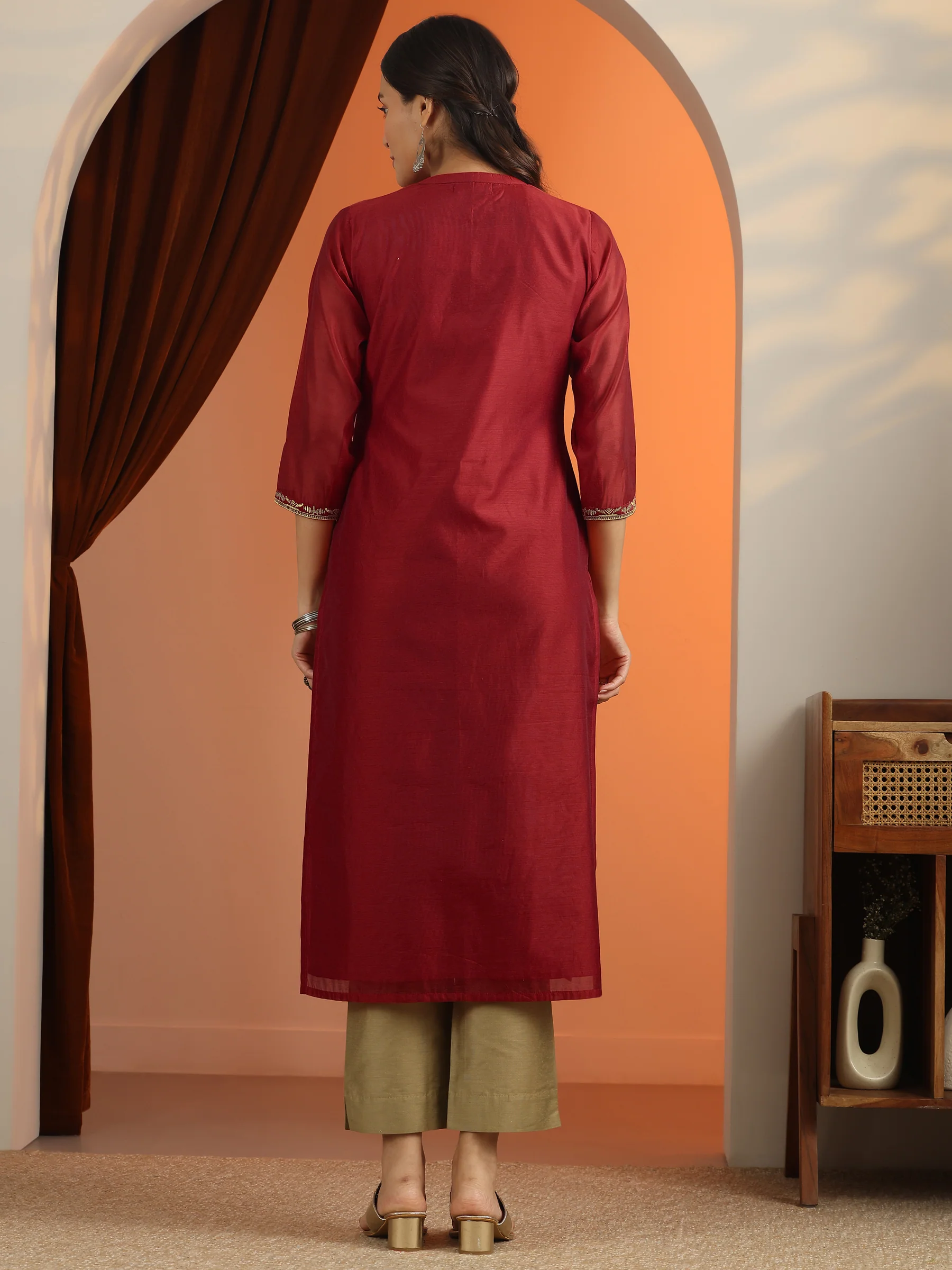 Red Embroidered Silk Blend Straight Kurta - Image 3