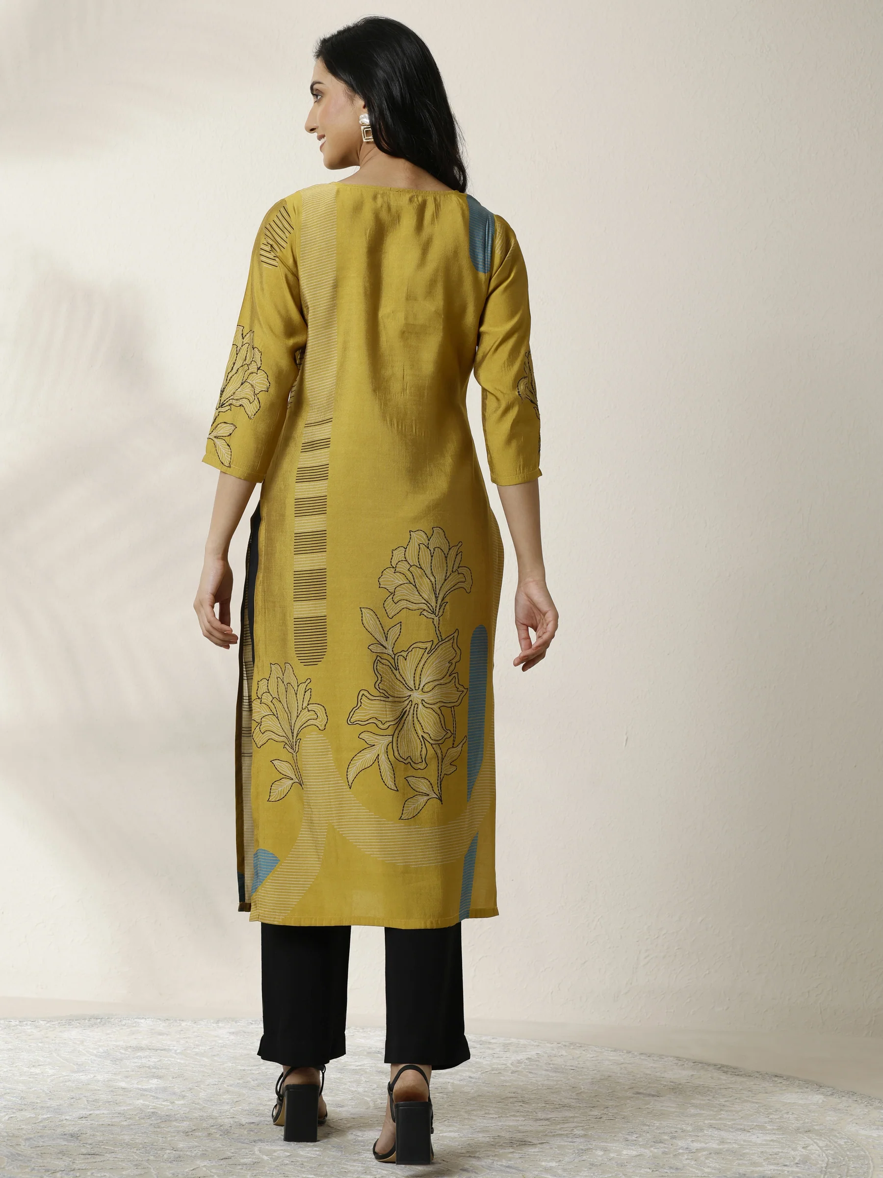 Mustard Printed Silk Blend Straight Kurta - Image 4