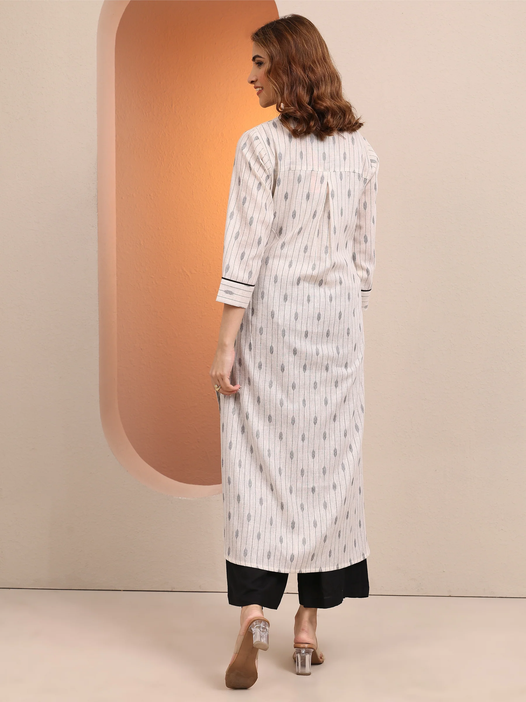 Off White Printed Cotton Blend Straight Kurta - Image 4